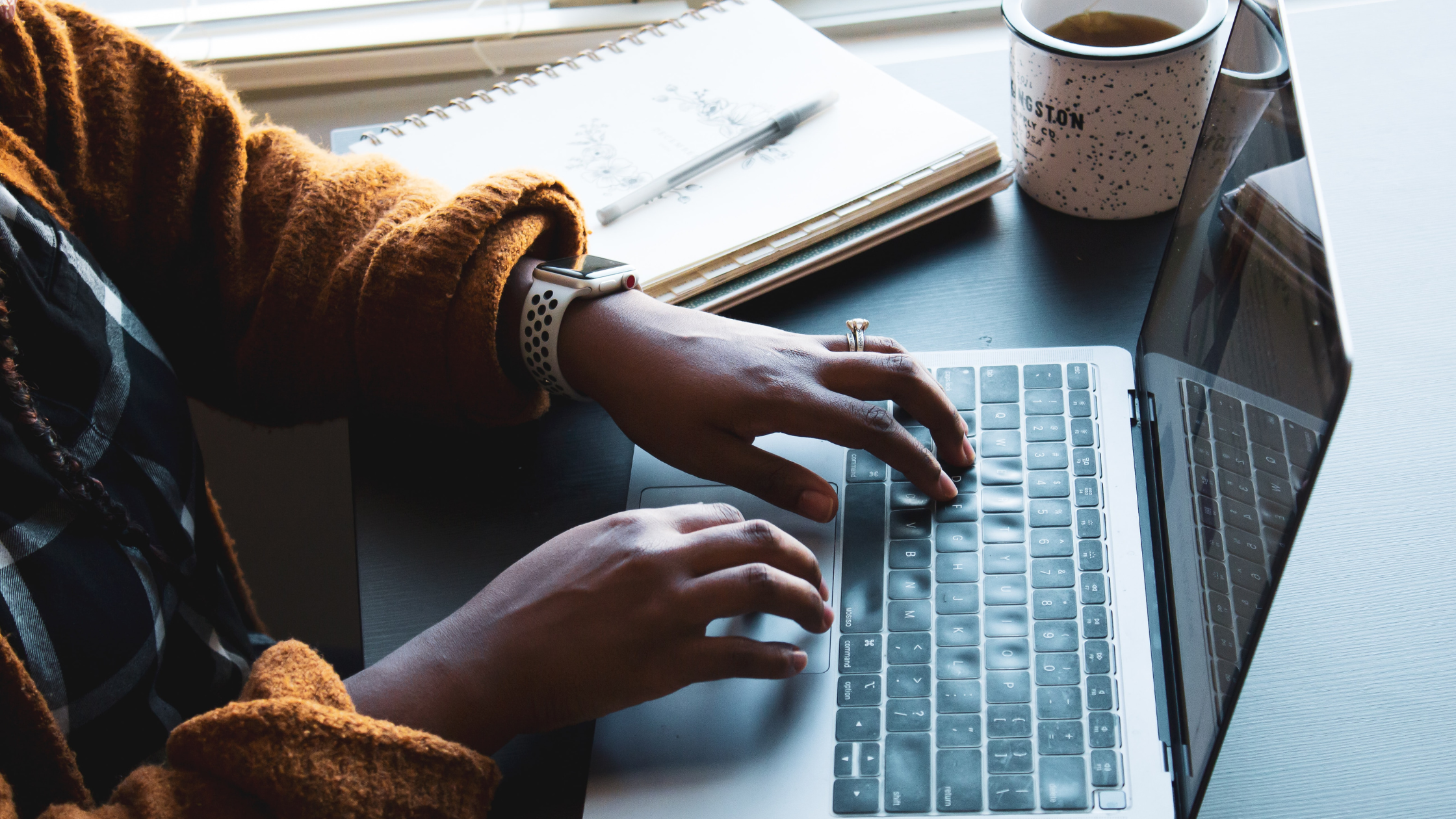virtual medical scribe inputting documentation remotely to highlight time-saving benefits and medical scribe ROI